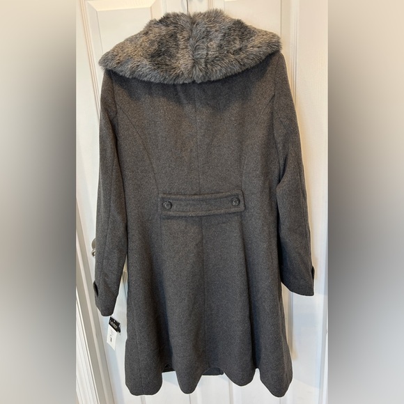 Lauren Ralph Lauren Women’s gray trench winter coat with Faux Fur Collar size 12 - Picture 9 of 12